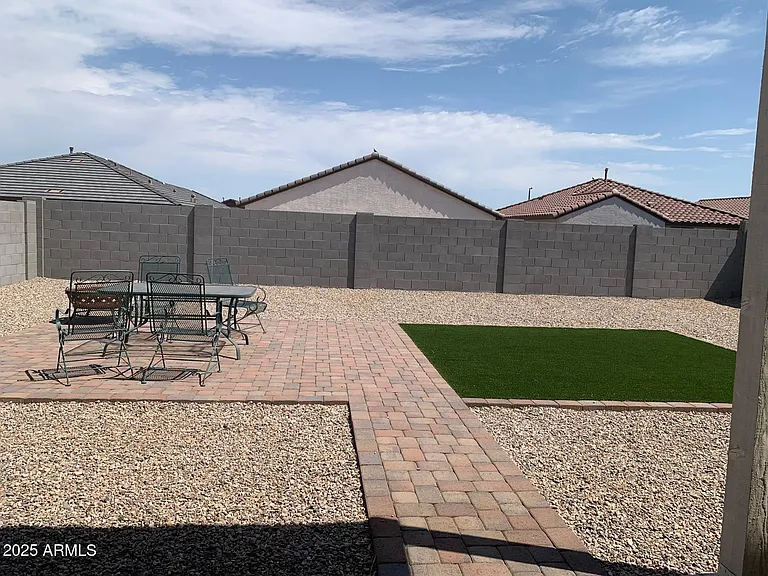2340 W Sunland Ave — Photo 18