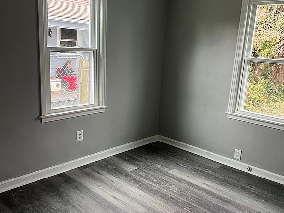 3rd image of 968 Francis Ave SE