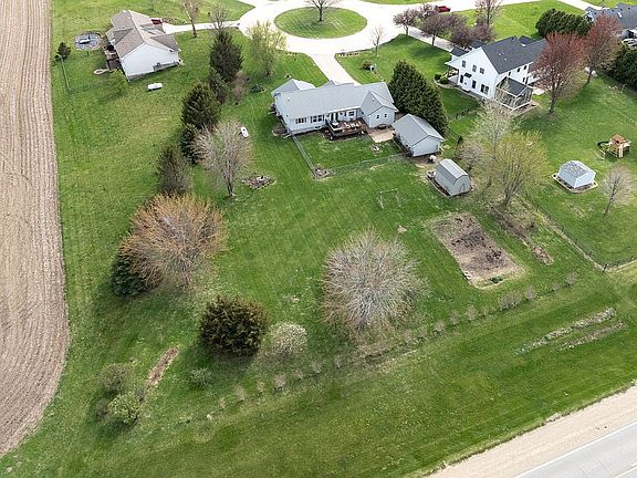 3rd image of 212 Meadowview Dr