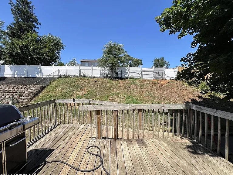 99 McLean St — Photo 11