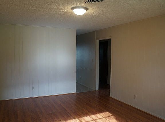 2nd image of 1324 N Sioux Ave