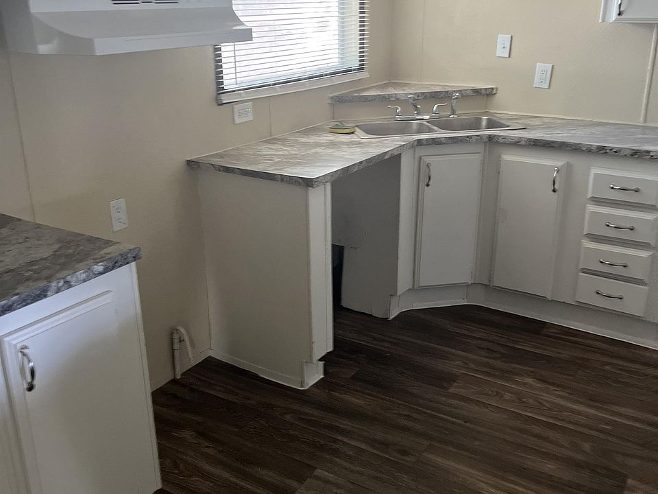 2nd image of 1602 Alamo Dr
