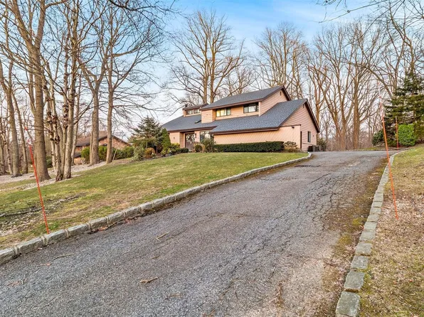 4 Woodfern Court, Dix Hills, NY 11746