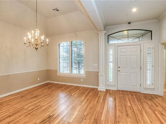 3rd image of 1009 Riviera Dr