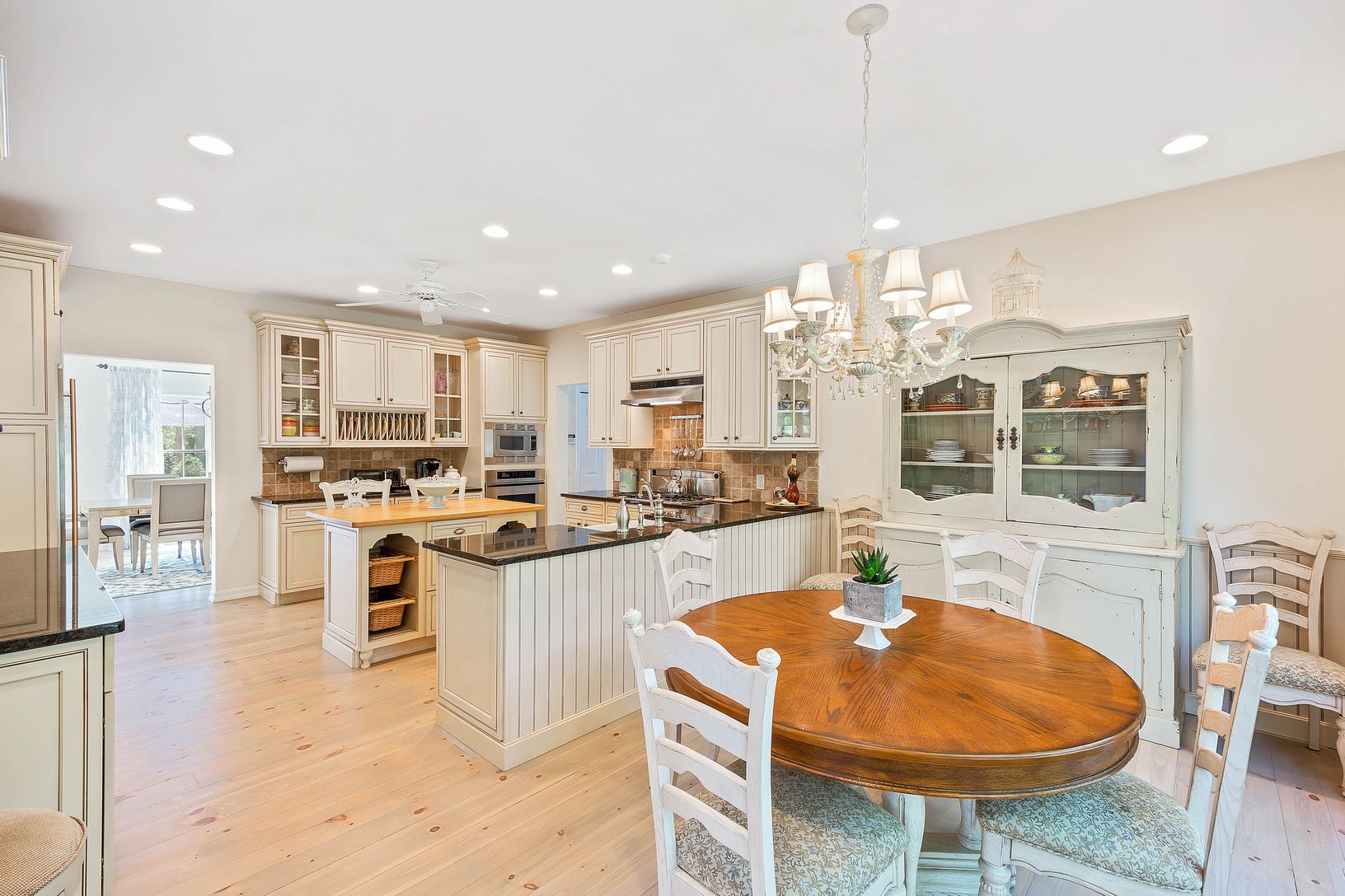  Fabulous Eat in Kitchen