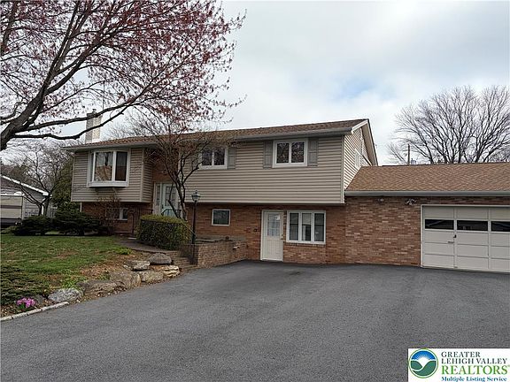 2nd image of 3320 Chaucer Ln