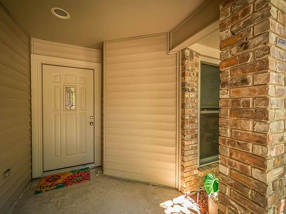 3rd image of 1002 Deer Park Ct