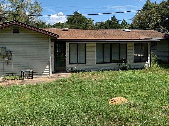 2nd image of 520 S Rooks Ave
