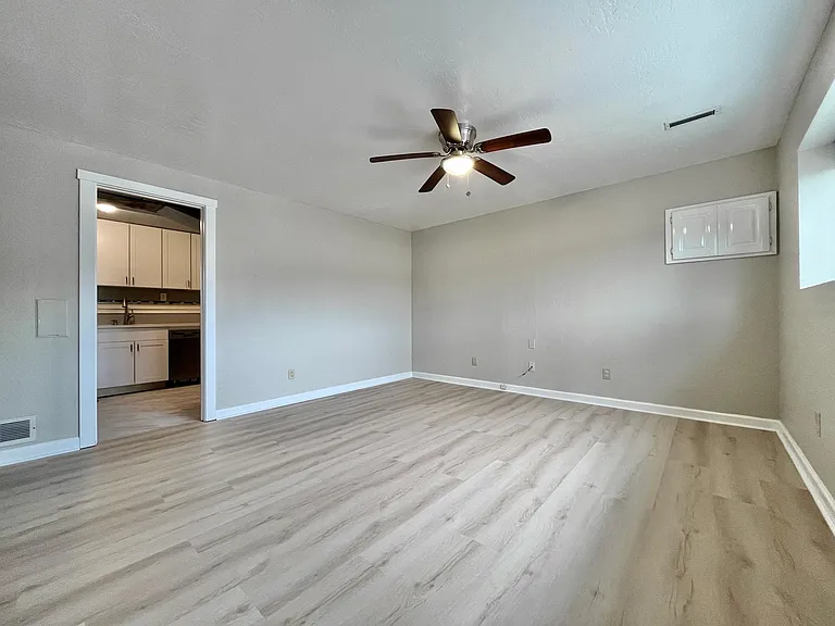 7125 W Poplar St — Photo 3