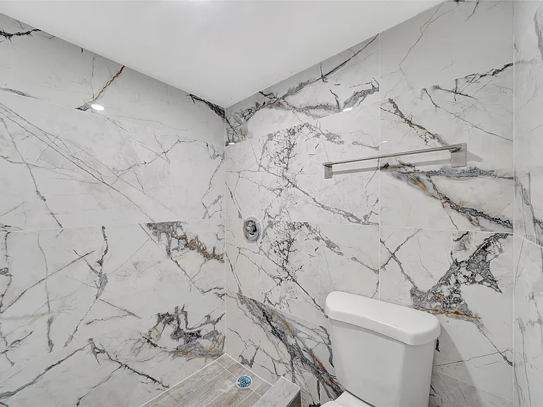 1100 Saint Charles Pl #708 — Photo 21