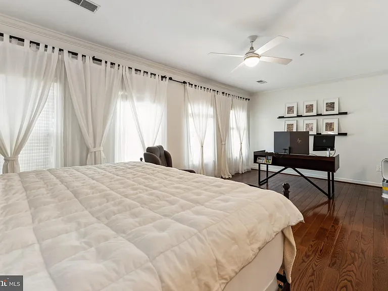 7489 Carriage Hills Dr — Photo 21