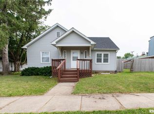 235 11th St, De Witt, IA 52742