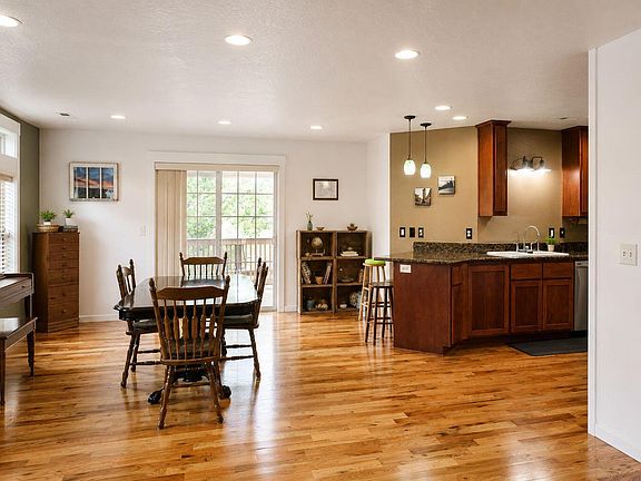 3rd image of 1144 Highlands Dr