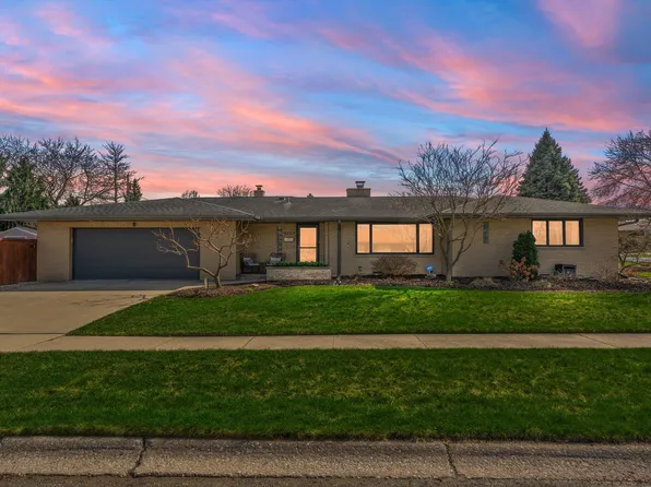 8205 Monroe Ave, Munster, IN 46321