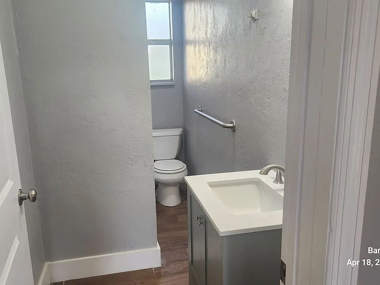 126 W Gardiner Ct — Photo 6