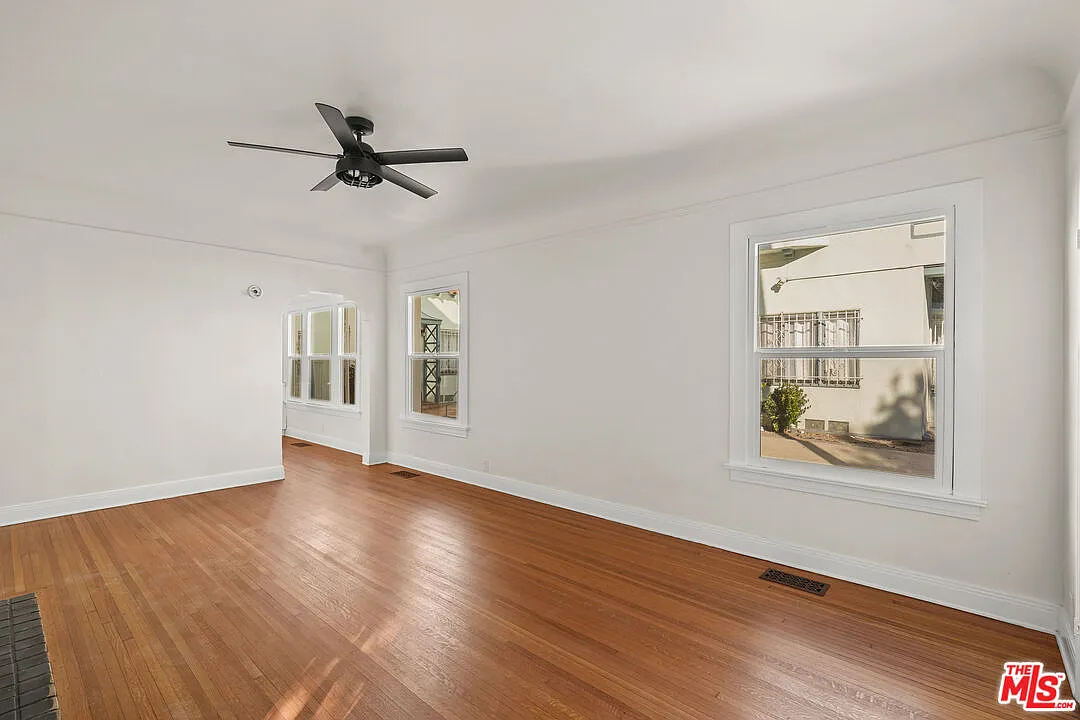 2 bed, 2.0 bath, 1000 sqft, $3,700 — Photo 2