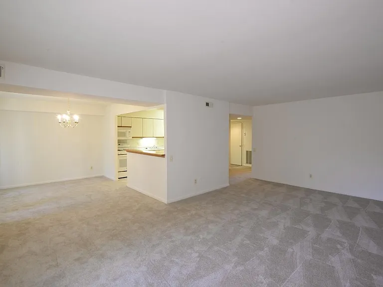 Charlesgate Apartments — Photo 6