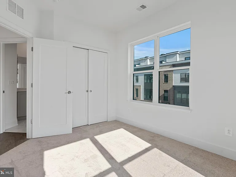 2038 Tysons Ridgeline Rd — Photo 36