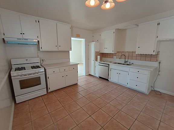 5th image of 4227 W 133rd St #B
