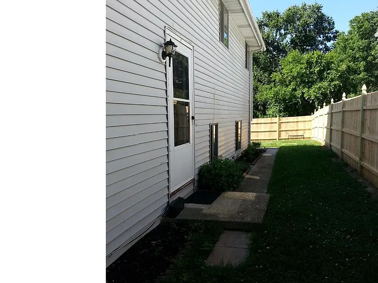 210 Ellis St — Photo 15