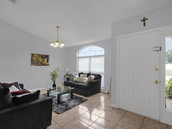 3rd image of 230 LYTTON CIRCLE