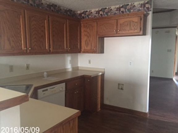3rd image of 636 White Oak Dr