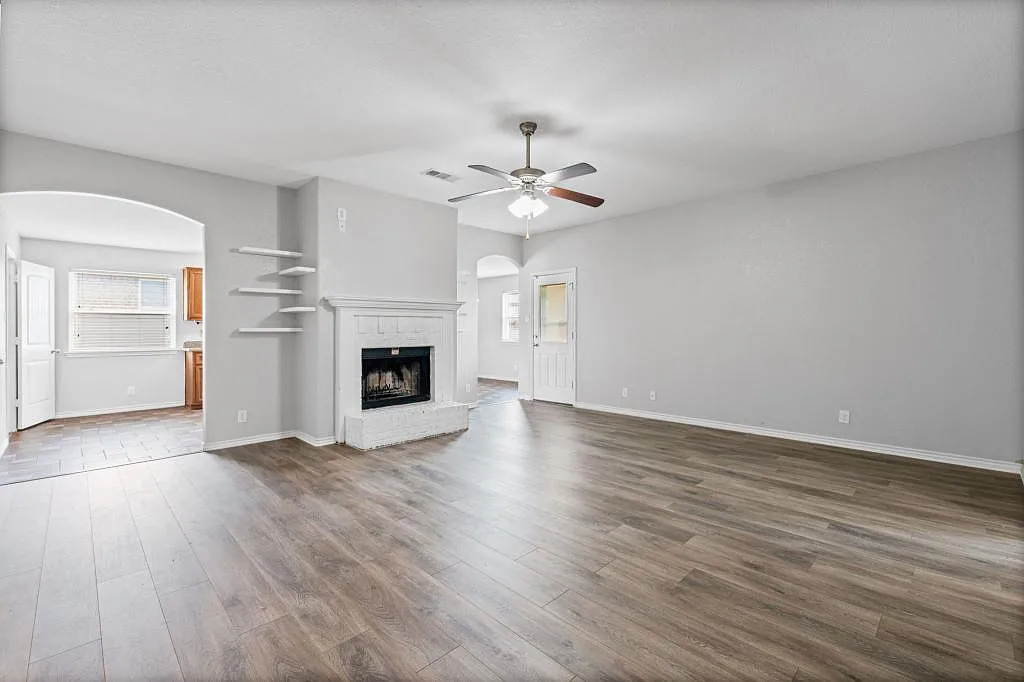 2704 Tarrant County Drive — Photo 3