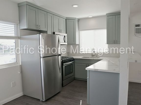 4th image of 4178 32nd St APT 02