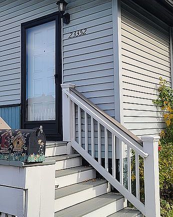 4th image of 23352 Reynolds Ave
