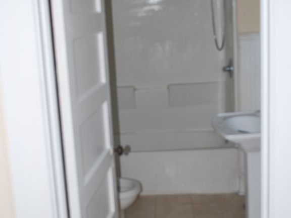 4th image of 610 Oak St