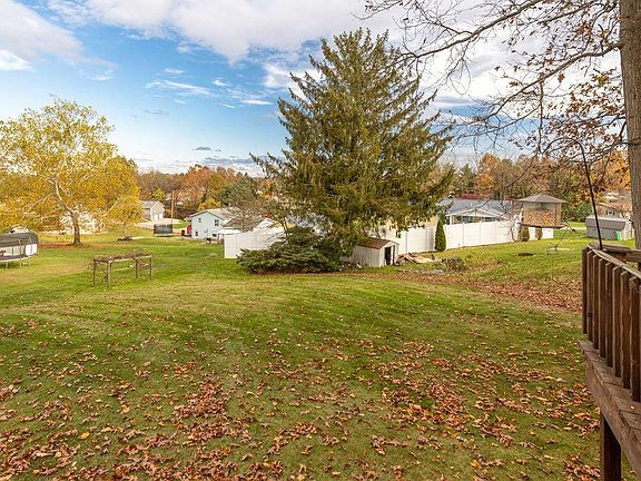 5th image of 3255 Lakewood Dr