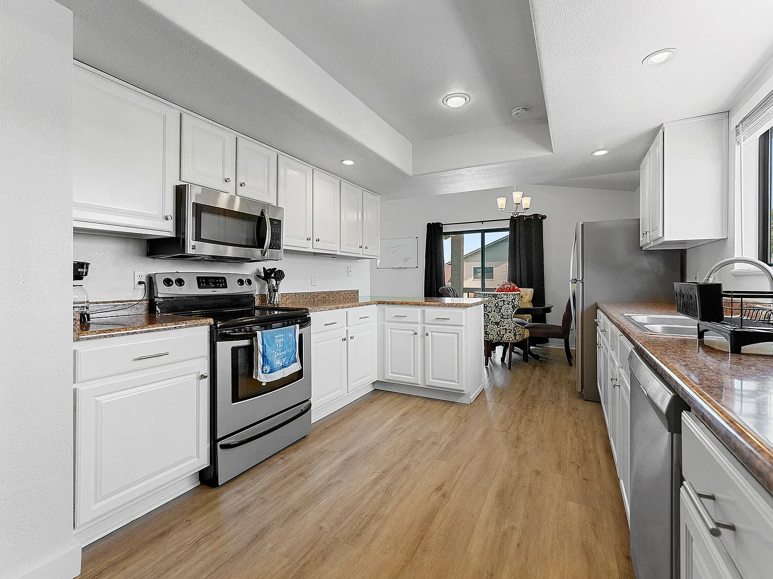 8 bed, 2365 sqft, $675 — Photo 4