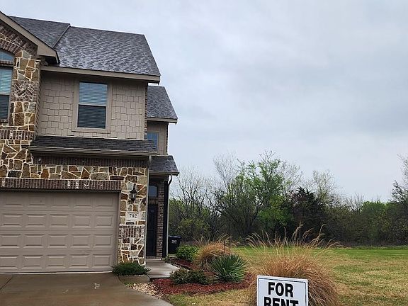 3rd image of 702 Amber Dr