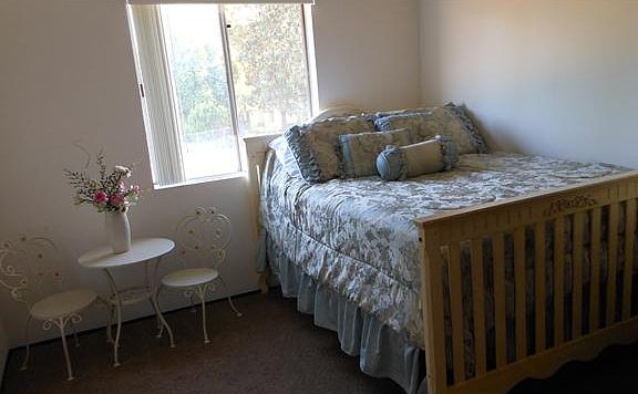 4th image of 749 S Mollison Ave Unit 8