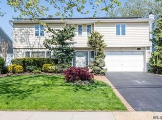 1987 Cynthia Ln, Merrick, NY 11566