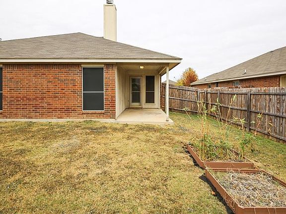 5th image of 621 Mooney Dr
