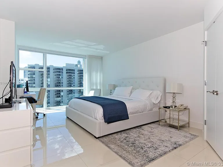 6801 Collins Ave #LPH14 — Photo 8