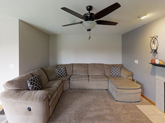 3rd image of 722 Kelley Ln
