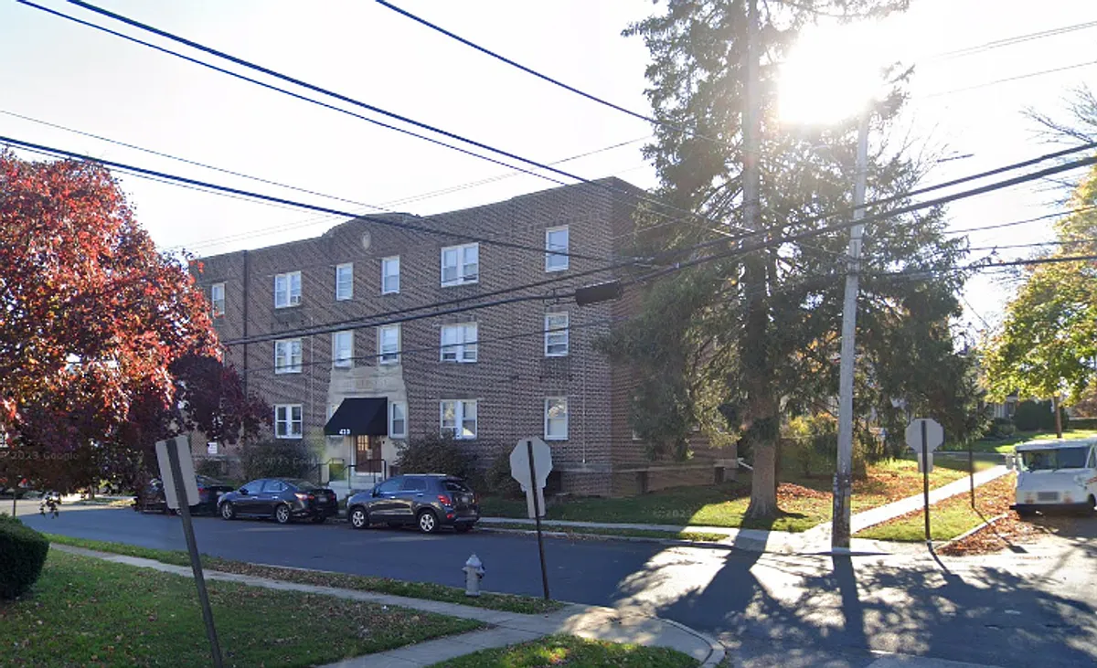 Building Photo - Montrose Apartments