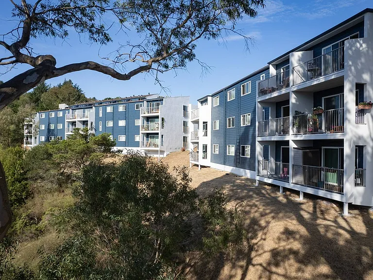 Quality Landscaping | Summit at Sausalito | Luxury Apartments at Sausalito