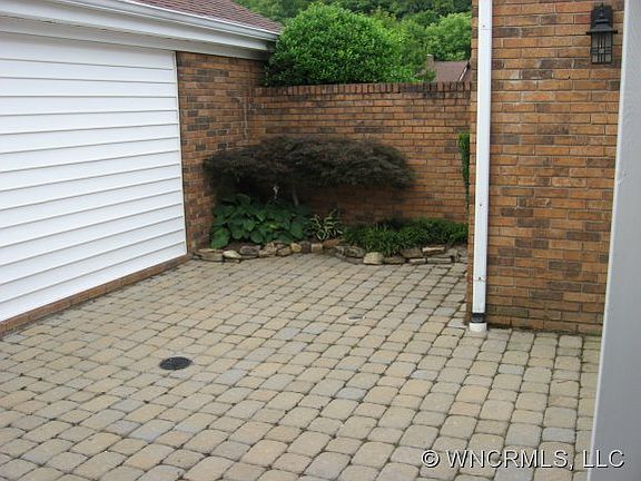 2nd image of 7 Bradford Cir