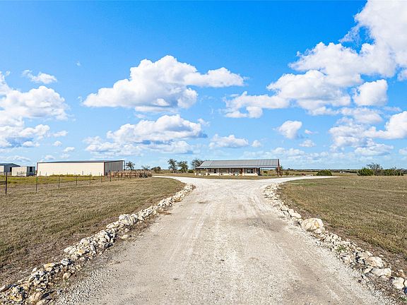 4th image of 318 County Road 3355