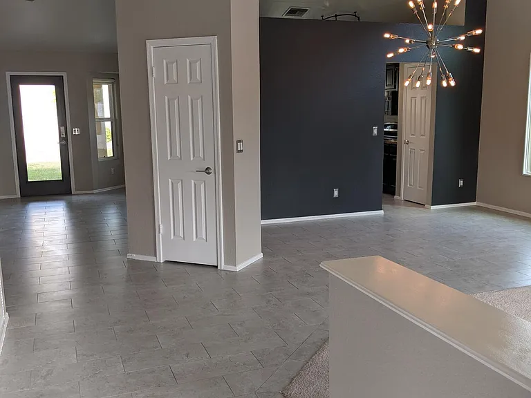 5708 E Angela Dr — Photo 2