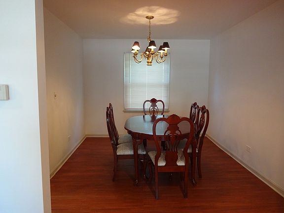 3rd image of 625 Newport Ave