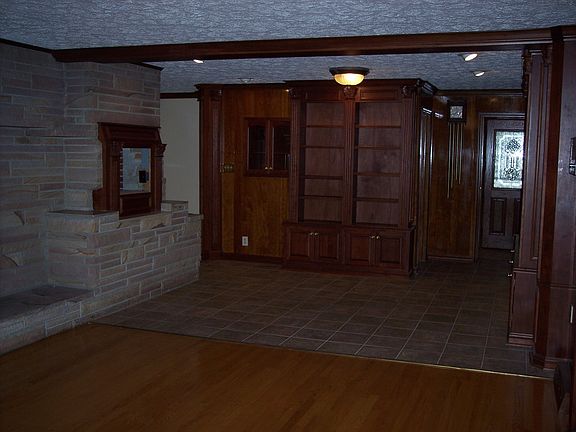 4th image of 410 N Pinecrest Ln