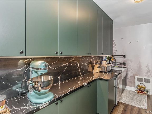 2nd image of 15 Hill Park Avenue #2L