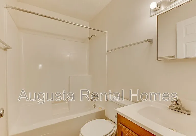 104 Canary St — Photo 6