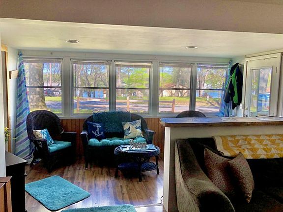 4th image of 10770 Round Lake Dr