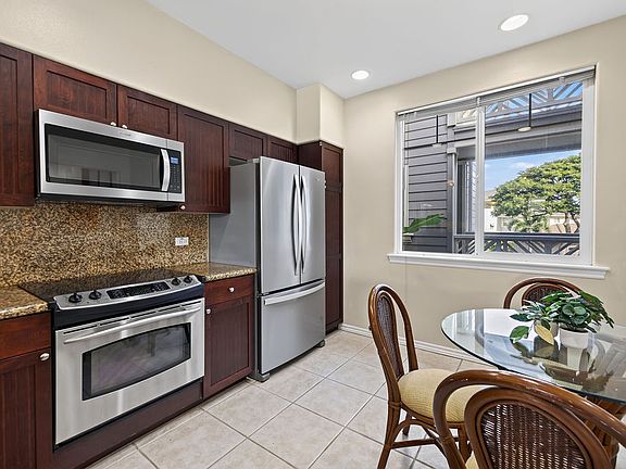 3rd image of 69-200 Pohakulana Pl APT L22