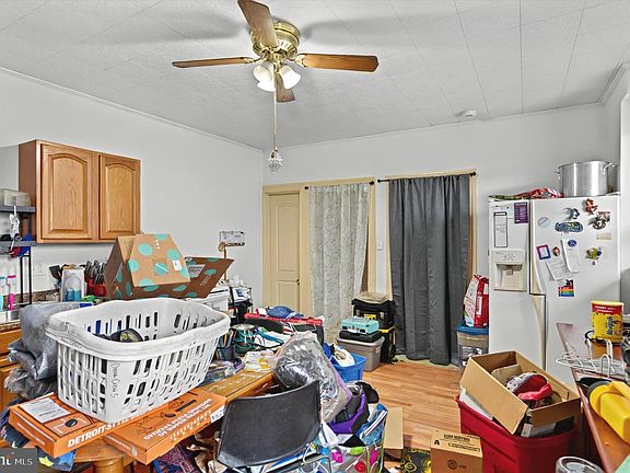 4th image of 156 E Penn St